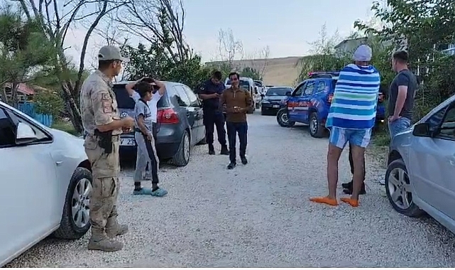 Ekipleri alarma geçirdi Van Gölü'ne açılan kişi