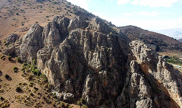 Erzincan'ın Kalecik Kalesi ihtişamıyla büyülüyor