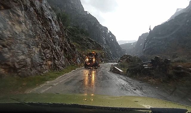Erzincan'da sağanak ve dolu yağışı etkili oldu