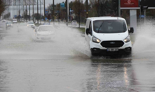 Erzincan'da sağanak yağış etkili oldu