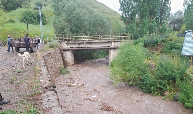 Erzurum Oltu'da dereler taştı
