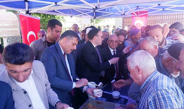 Erzurum'da Aşure dağıtımında izdiham