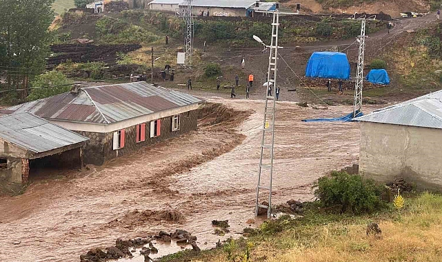 Erzurum'da sağanak yağış sele neden oldu