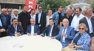 Festival tadında düğün Eski vekilden oğluna