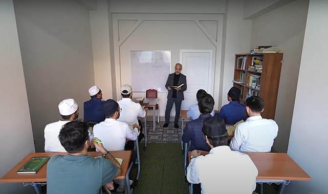 Geleceğin ilahiyatçıları yetişiyor İlahiyat Akademiyle