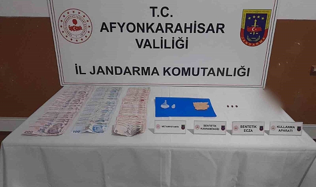 Getirdikleri uyuşturucuları satamadan jandarmaya yakalandılar