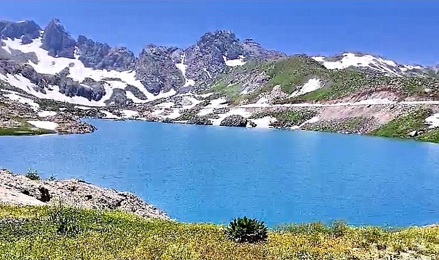 Hakkari'de 35 dağcı Sat Gölleri'nin güzelliklerini görme fırsatı buldu