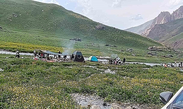 Hakkari'nin Cennet ve Cehennem Vadisi çöpten temizlendi