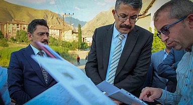 Hakkari Valisi Ali Çelik hastane inşaatından incelemelerde bulundu