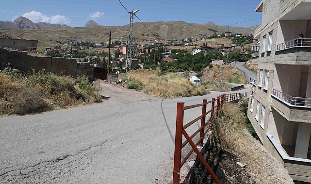 Hakkari Valisi Ali Çelik sözünü tutu korkuluk yaptırdı