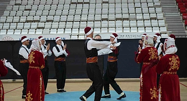 Halk oyunlarında hünerlerini sergiledi Genç yetenekler,
