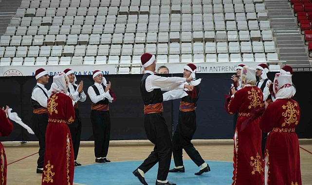 Halk oyunlarında hünerlerini sergiledi Genç yetenekler,