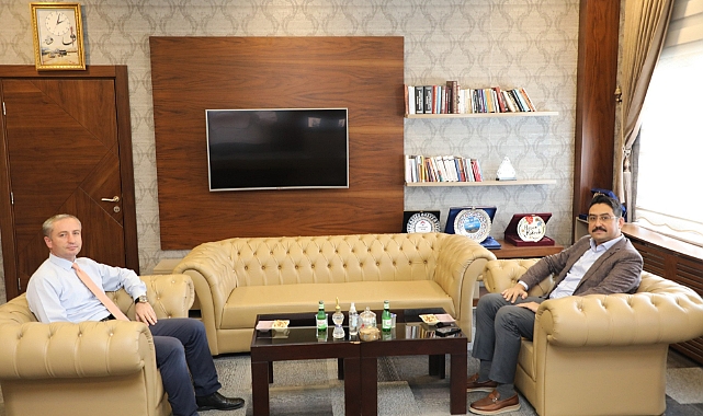 Hamur Kaymakamı Yıldırım'dan Müdür Kökrek'e veda ziyareti
