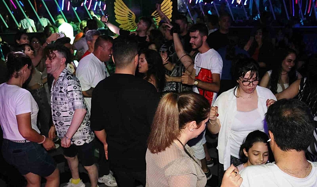 İranlı turistler Aşure tatilini Van'da eğlenerek geçirdi
