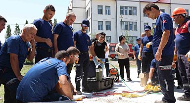 İtfaiye personeline arama kurtarma eğitimi verdi AFAD'tan