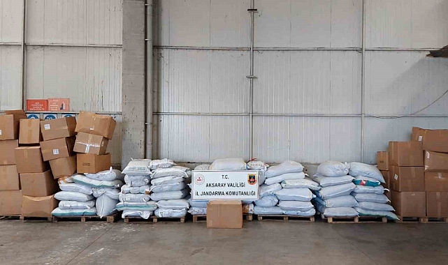 Jandarma tırın dorsesinde 2 ton 292 kilo kaçak tütün ele geçirdi