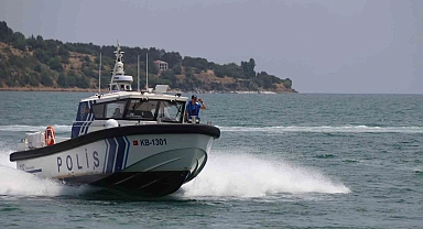 Kaçak avlanmaya izin vermiyor Polis botu Van Gölü'nde