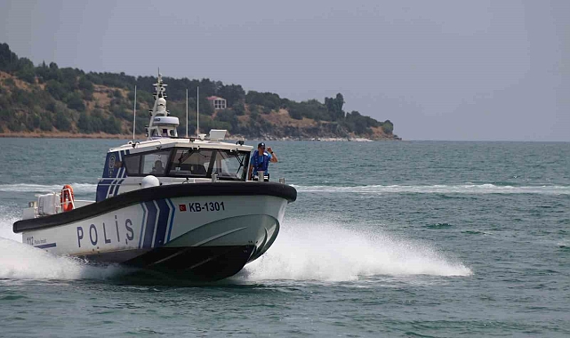 Kaçak avlanmaya izin vermiyor Polis botu Van Gölü'nde