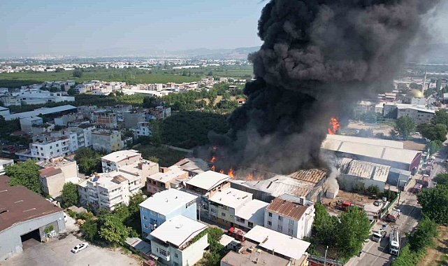 Kağıt fabrikasındaki yangının boyutu dron ile görüntülendi