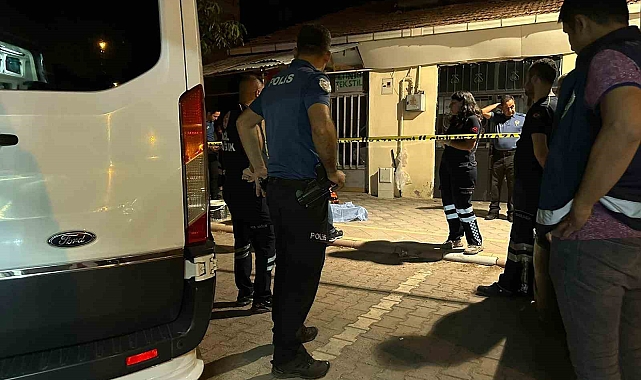 Kalp Krizi Geçiren Adam Kaldırımda Yere Yığıldı