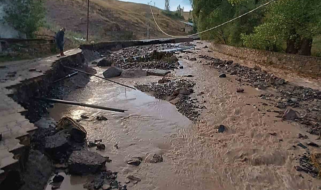 Kars Sarıkamış'ı sel vurdu: Yollar yıkıldı, evleri su bastı