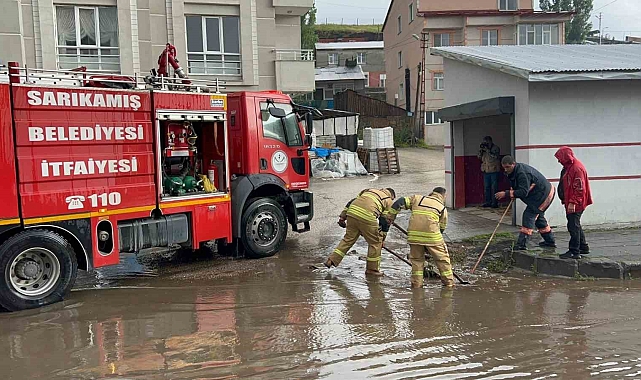 Kars Sarıkamış'ta sağanak yağış hayatı olumsuz etkiledi