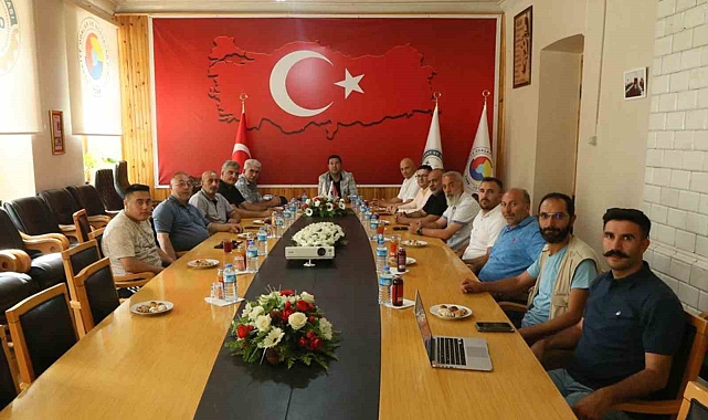 Kars Ticaret ve Sanayi Odası Başkanı Kadir Bozan, basınla buluştu
