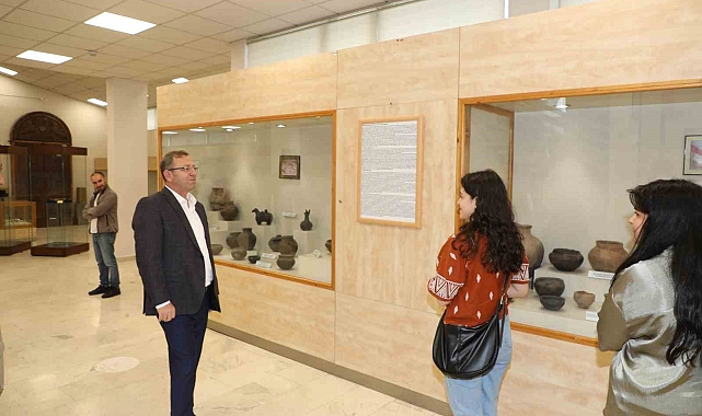 Kars Valisi Ziya Polat, Arkeoloji Müzesi'nde incelemelerde bulundu