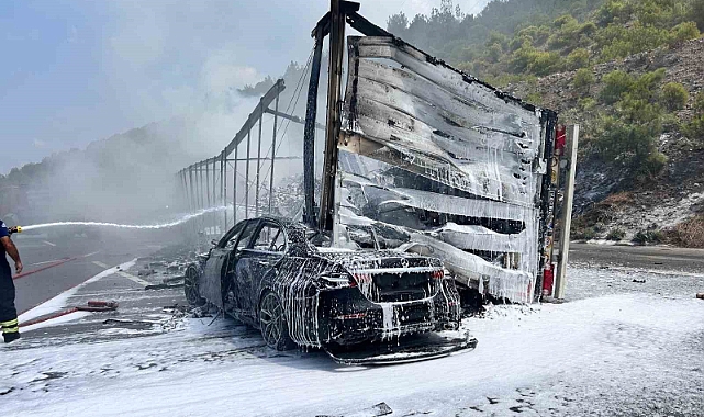 Kaza yapan tır ve otomobil alevlere teslim oldu