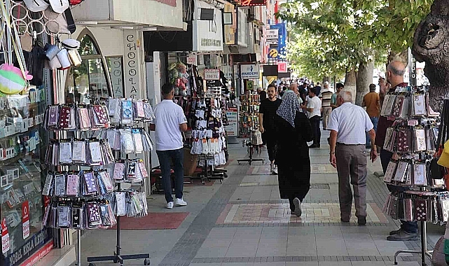 Kışla Caddesi'nde elektrik kesintisine esnaftan tepki