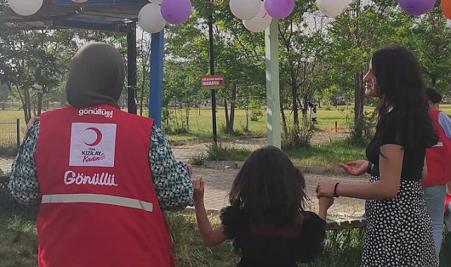 Kızılay Ağrı'da çocukların kalplerine dokunu