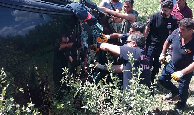 Kontrolden çıkarak devrilen aracın sürücüsü yaralandı