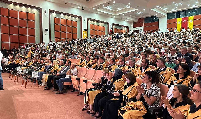 Malatya İnönü Üniversitesi Tıp Fakültesi'nde 31. dönem mezunlarını verdi