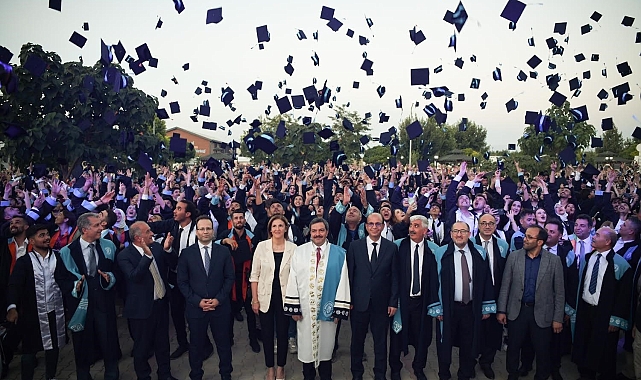 Malatya Turgut Özal Üniversitesi'nde mezuniyet heyecanı
