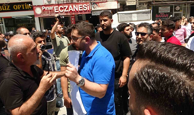 Malatya'da yıkım için dükkanlar boşaltılmayınca elektrikleri kesilen esnaf yol kapattı