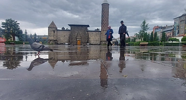 Meteoroloji kuvvetli yağış uyarısında bulundu