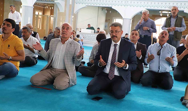 Mevlit okutuldu Hakkari'de 15 Temmuz şehitleri için