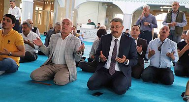 Mevlit okutuldu Hakkari'de 15 Temmuz şehitleri için