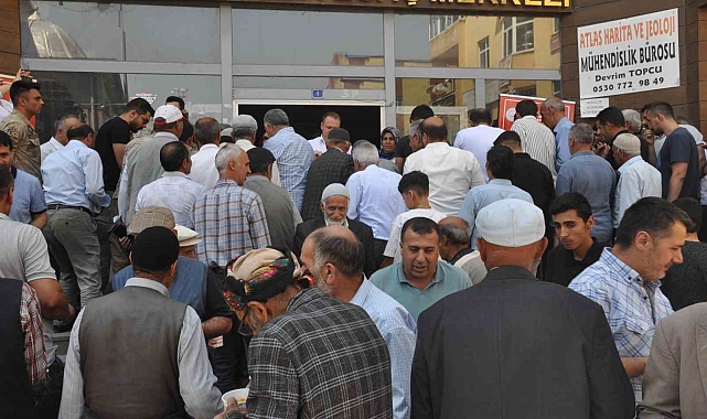 Muş'ta 2 bin kişiye aşure dağıttı