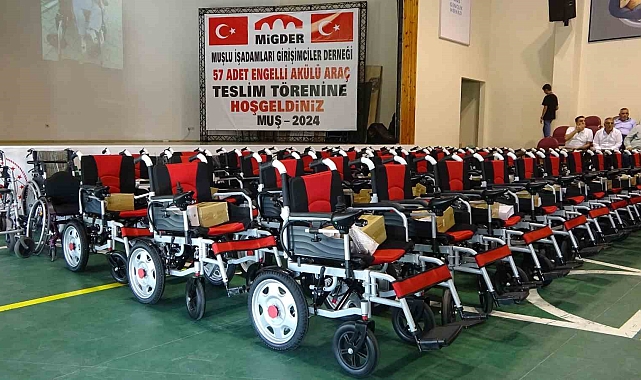 Muş'ta 57 özel bireye akülü sandalye dağıtıldı