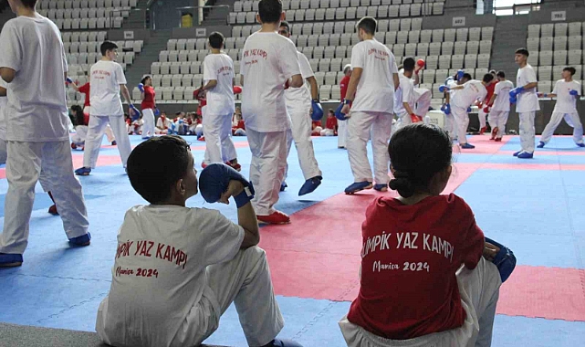 Olimpiyat dışı kalan karateciler Manisa’da kampa girdi