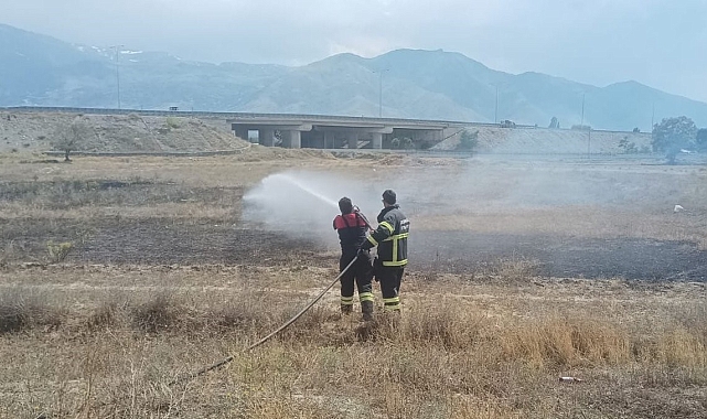 Örtü yangını büyümeden söndürüldü Erzincan'da