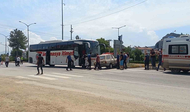 Osmancık’ta yolcu otobüsü ile otomobil çarpıştı: 1 yaralı