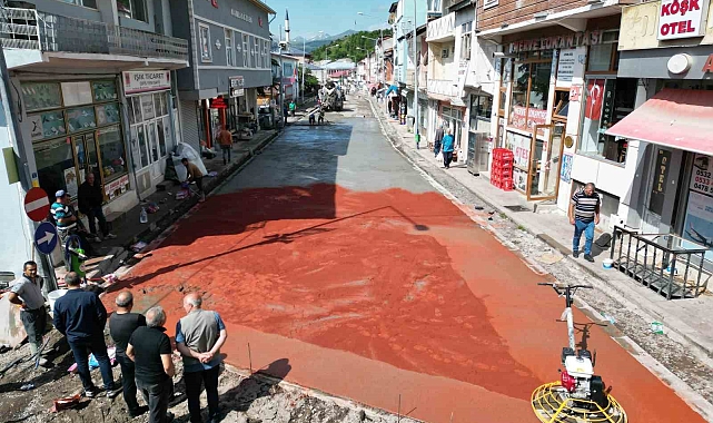 Posof'da altyapının ardından sıcak asfalt çalışması başladı