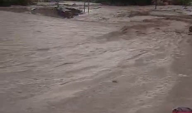 Sağanak yağış Sarıkamış'ta sele dönüştü