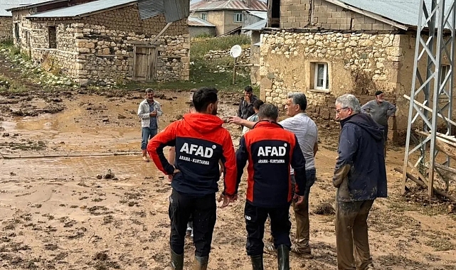 Sağanak yağış Tercan'da sel, su baskınlarına neden oldu