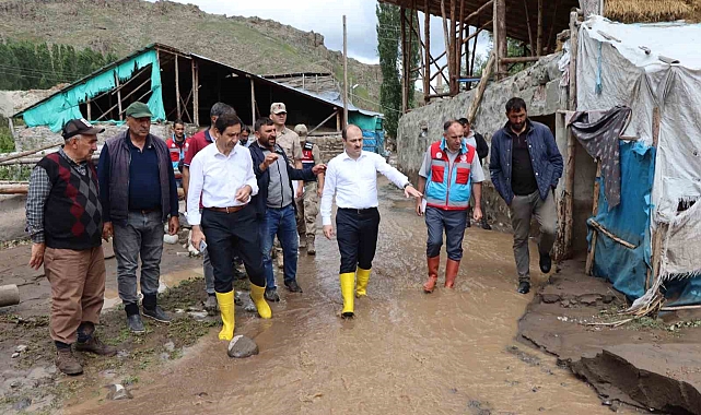 Sele dönüştü Oltu'da sağanak yağış
