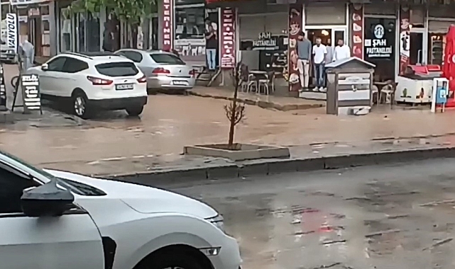 Şiddetli yağmur sele neden oldu