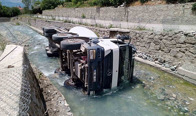 Su kanalına düştü Beton mikseri