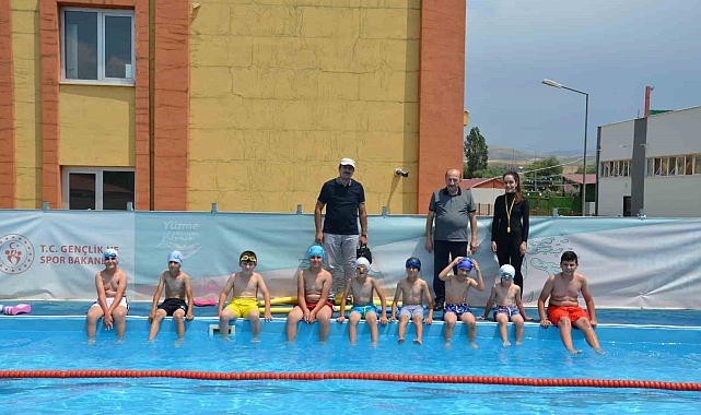 Tercan'da yüzme kursu açıldı